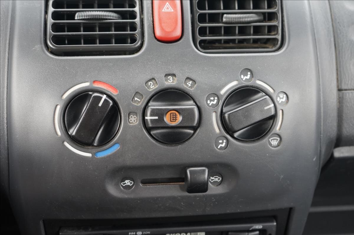 Opel Agila Hatchback 998,0 44 kw