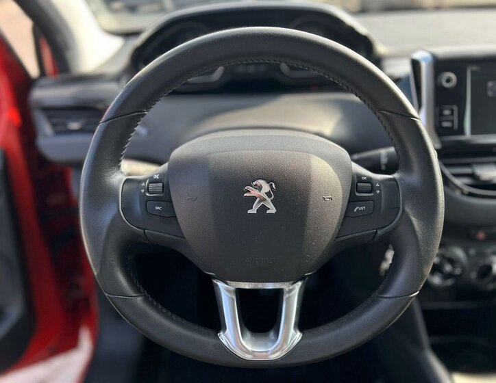 Peugeot 208 Hatchback 1,2 l 61 kw