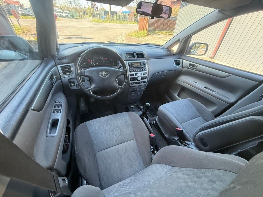 Toyota Avensis Verso MPV 2,0 l 85 kw