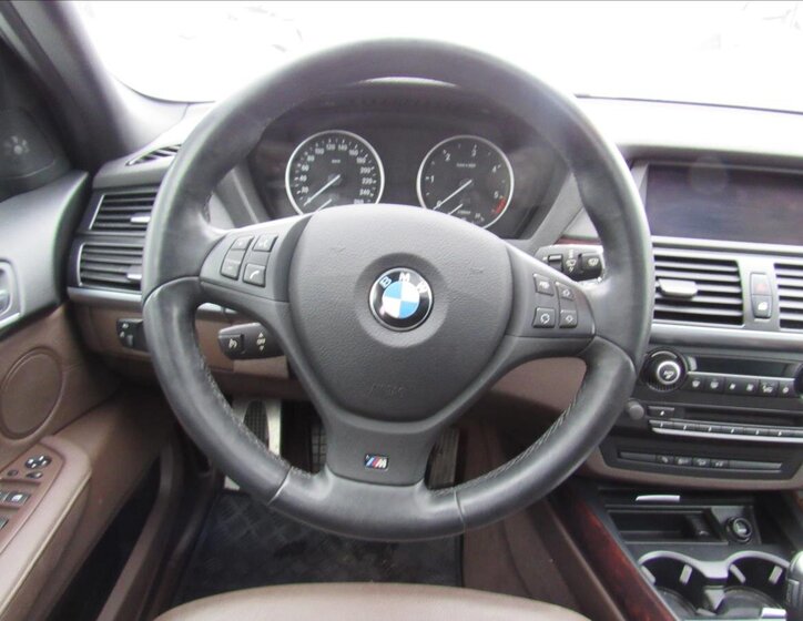 BMW X5 Kombi 3,0 l 225 kw