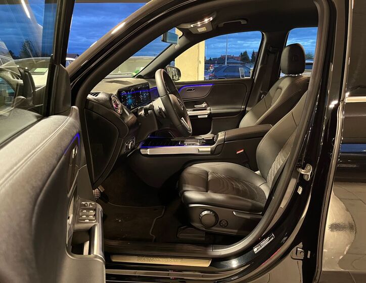 Mercedes-Benz EQB 11