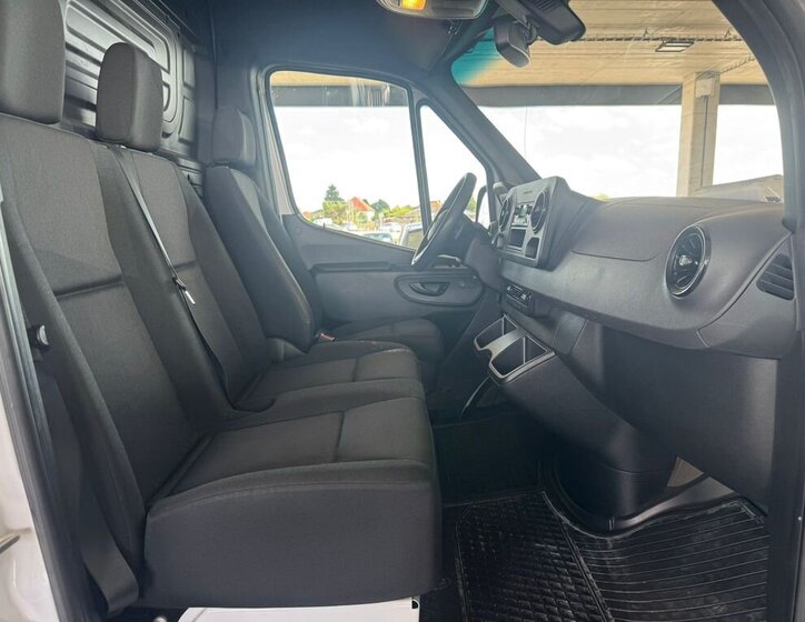 Mercedes-Benz Sprinter 13