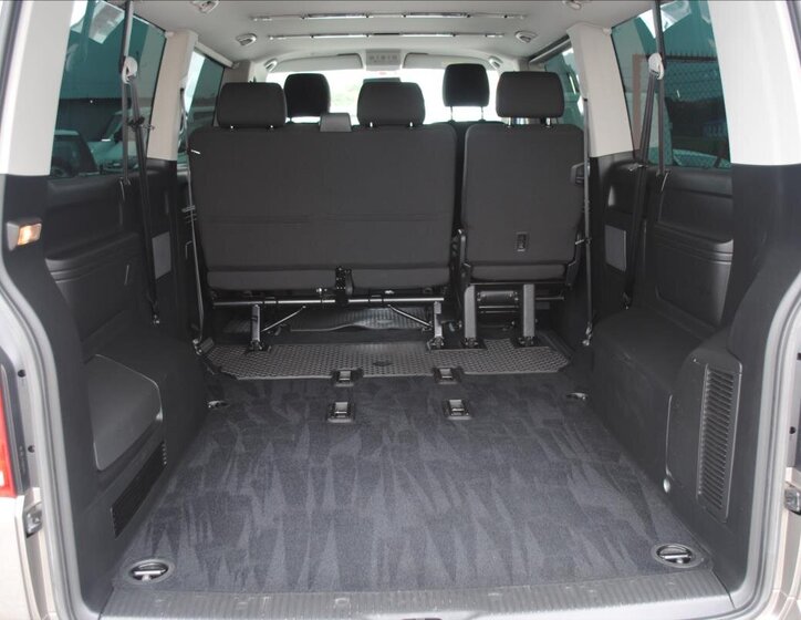 Volkswagen Caravelle 19