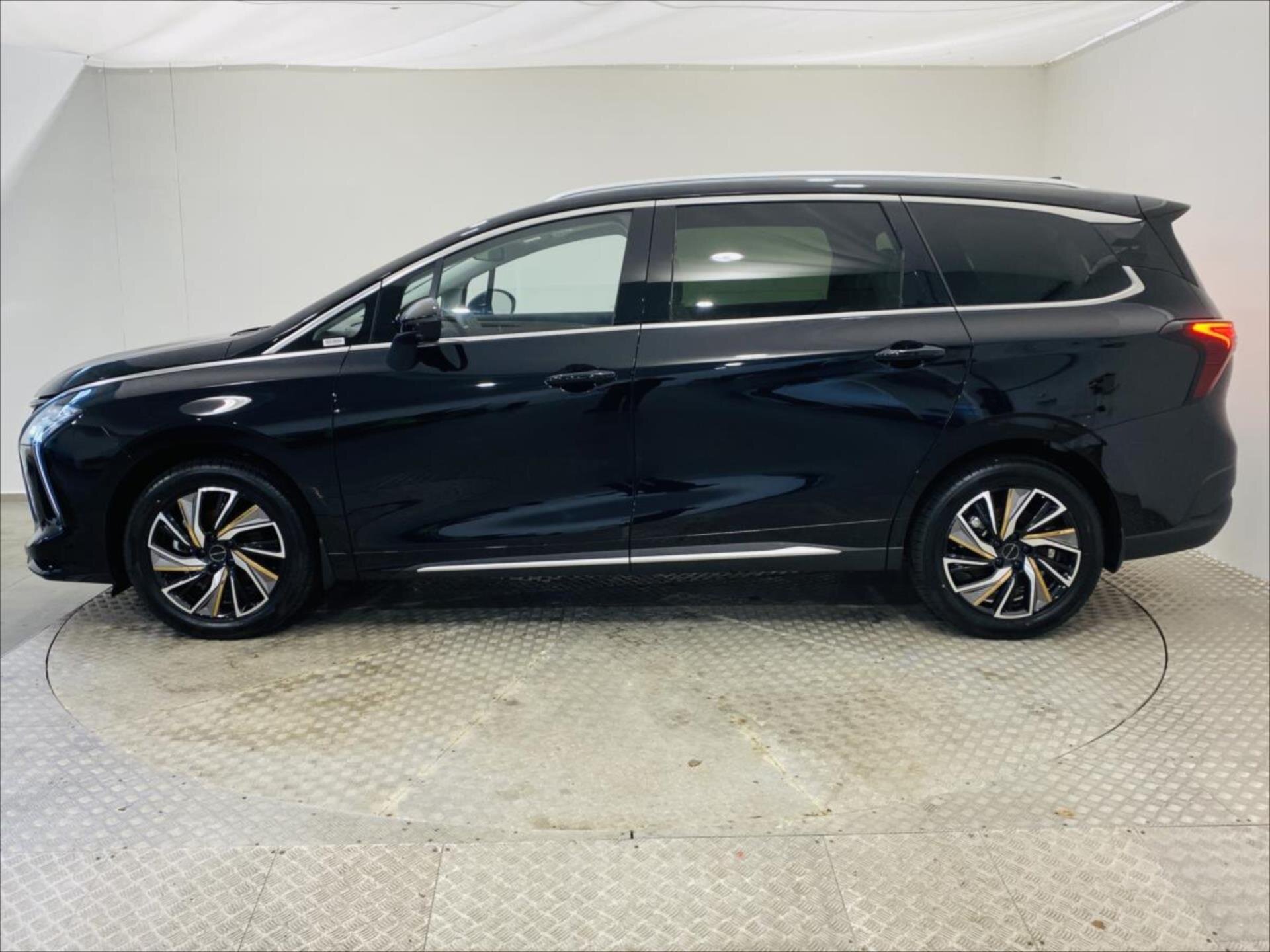 Dongfeng U-Tour Kombi 1,5 l 130 kw