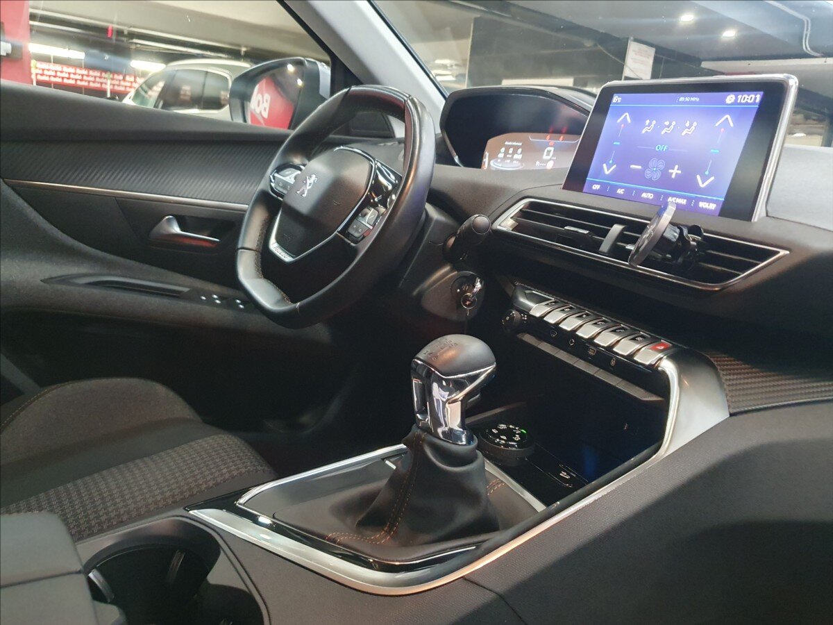 Peugeot 3008 SUV 1,2 l 96 kw