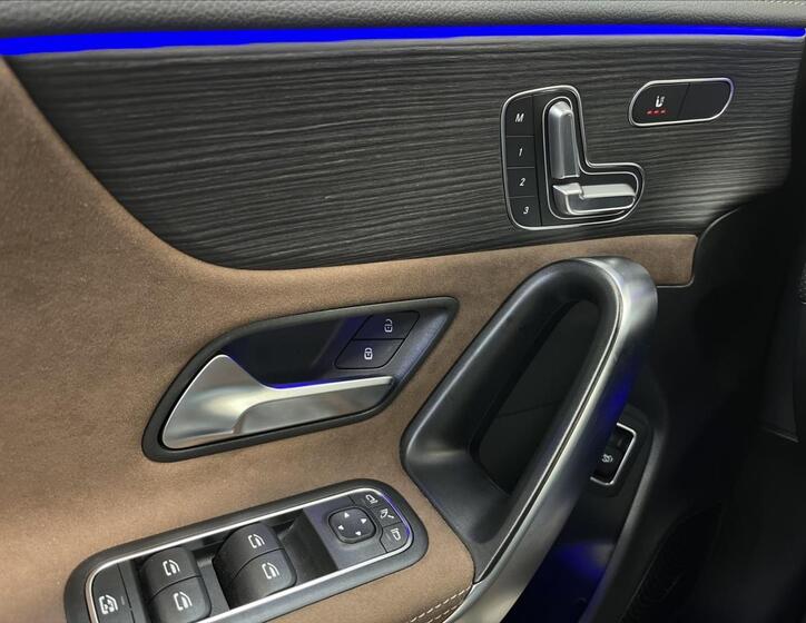 Mercedes-Benz CLA 12