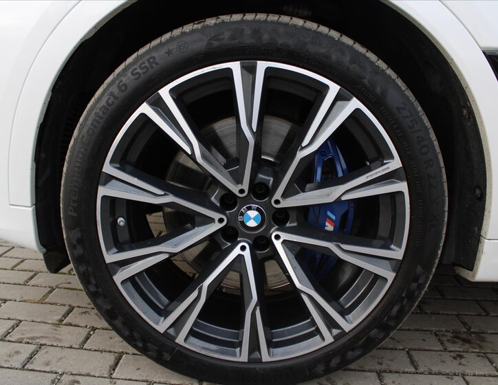 BMW X7 SUV 4,4 l 390 kw