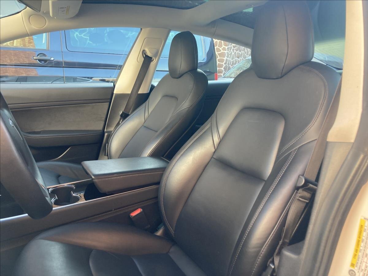 Tesla Model 3 Sedan 0,0 208 kw
