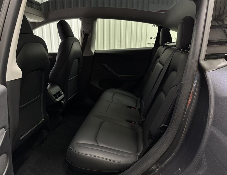 Tesla Model Y SUV / Terénní 0,0 378 kw