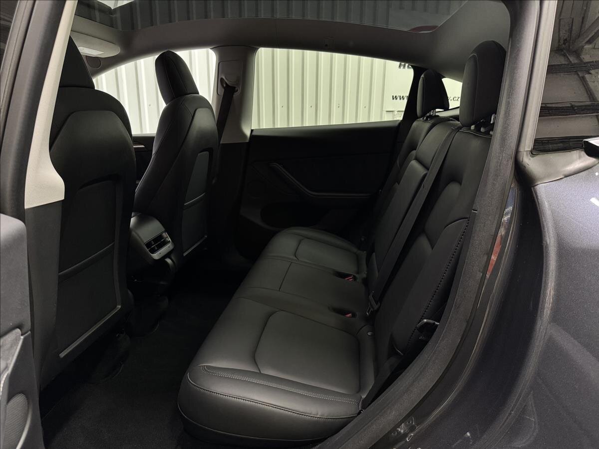 Tesla Model Y SUV / Terénní 0,0 378 kw