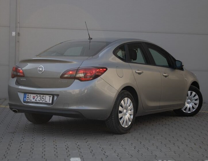 Opel Astra Sedan / Limuzína 1,4 l 103 kw