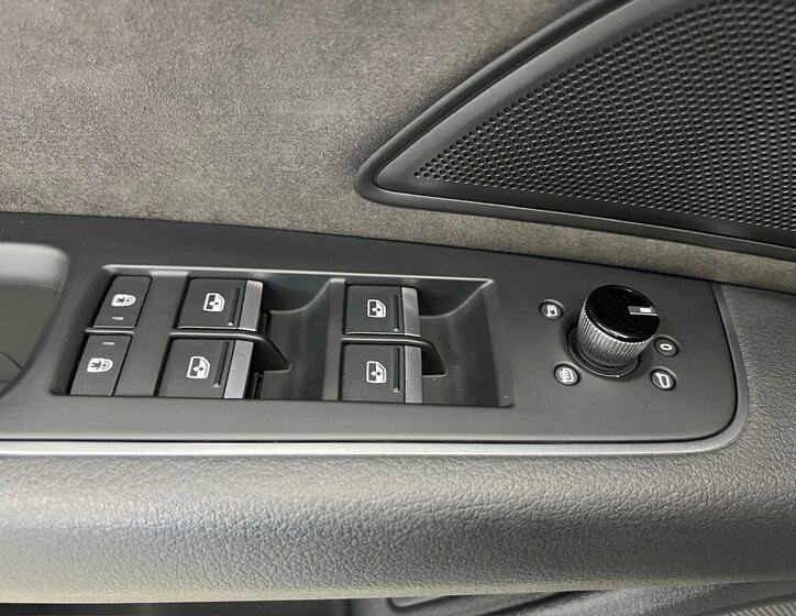 Audi A8 Sedan / Limuzína 3,0 l 210 kw