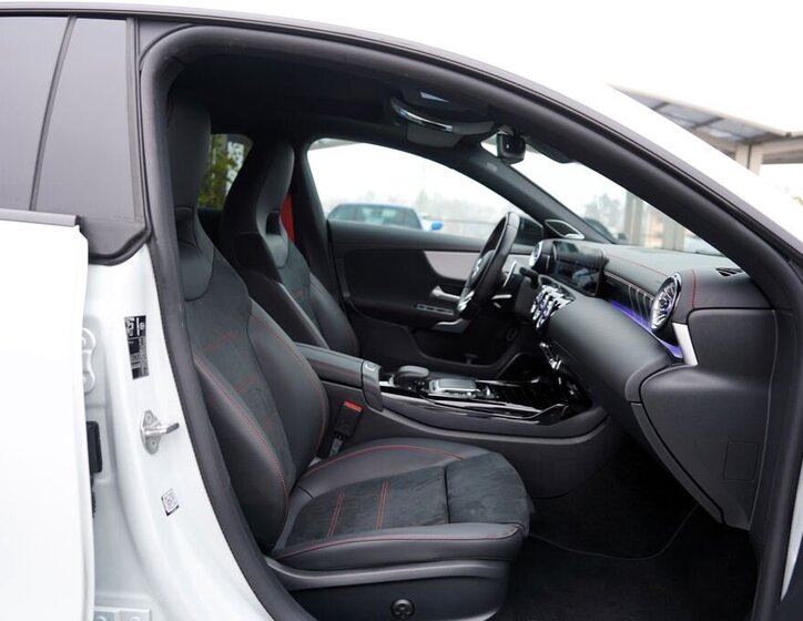 Mercedes-Benz CLA Sedan 2,0 l 340 kw