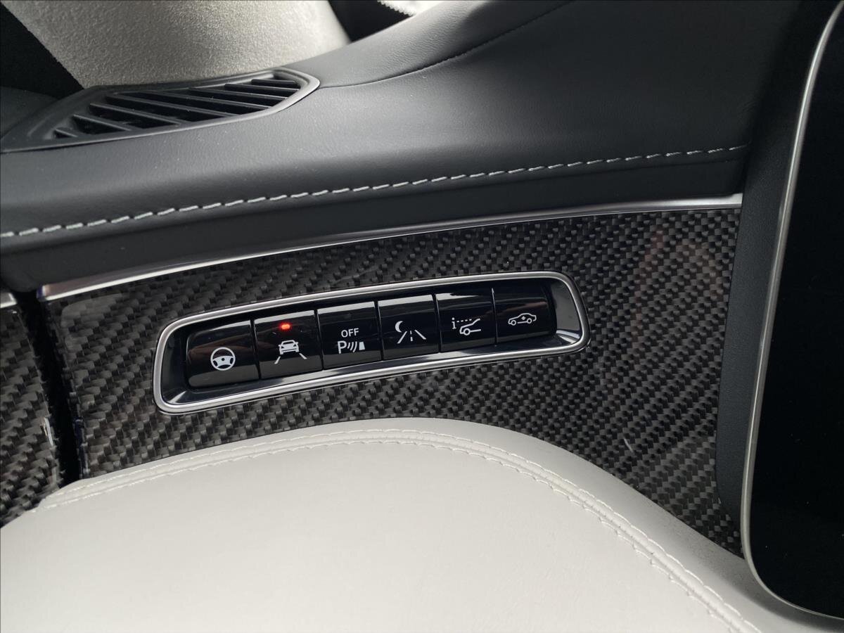 Mercedes-Benz Třídy S Kupé 4,0 l 450 kw