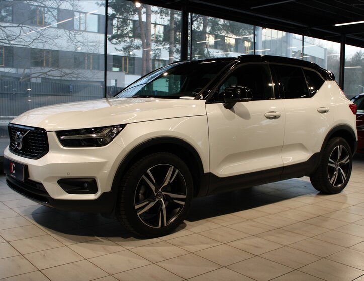 Volvo XC40 SUV / Terénní 2,0 l 140 kw