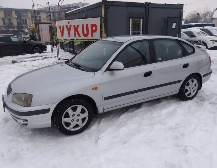 Hyundai Elantra Sedan 1,6 l 77 kw