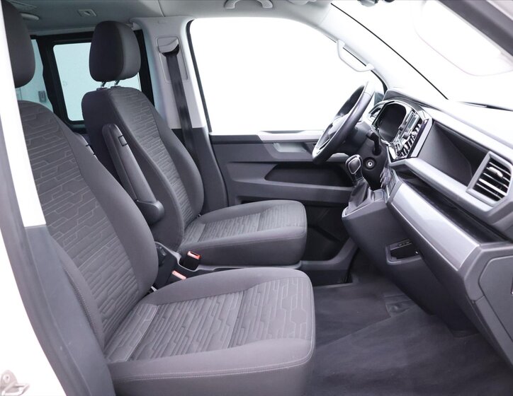 Volkswagen Multivan 14