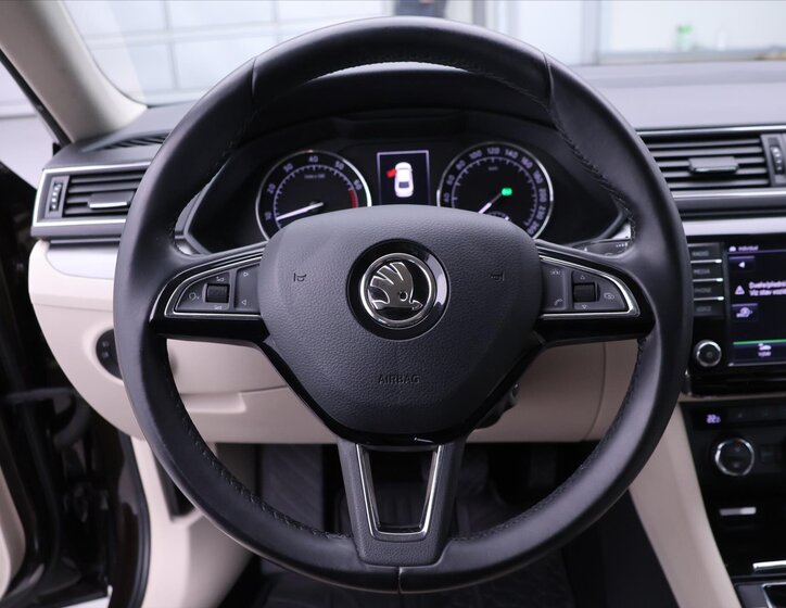 Škoda Superb Liftback 2,0 l 162 kw