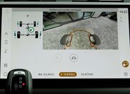 Land Rover Defender 25