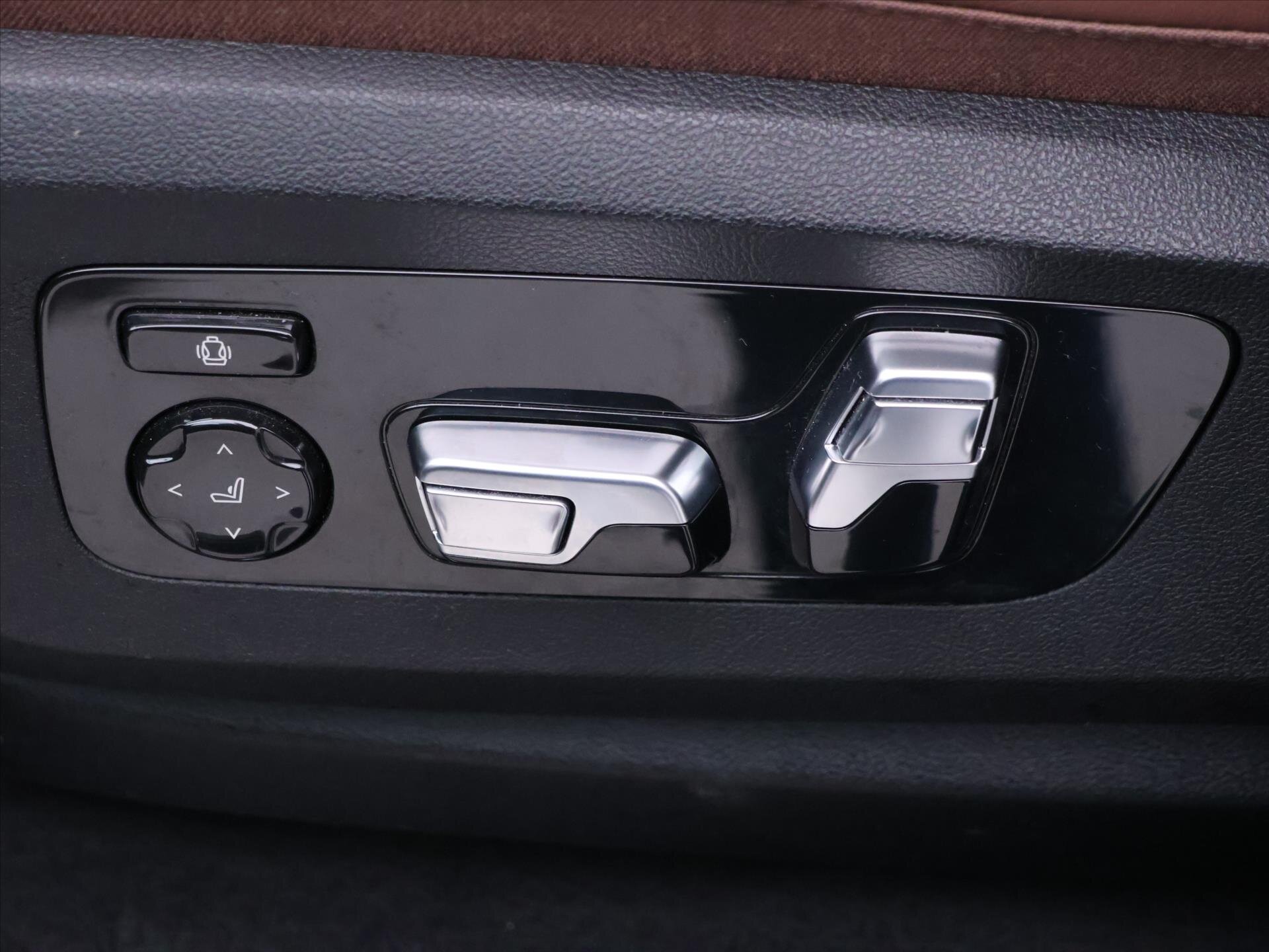 BMW X5 SUV / Terénní 3,0 l 210 kw