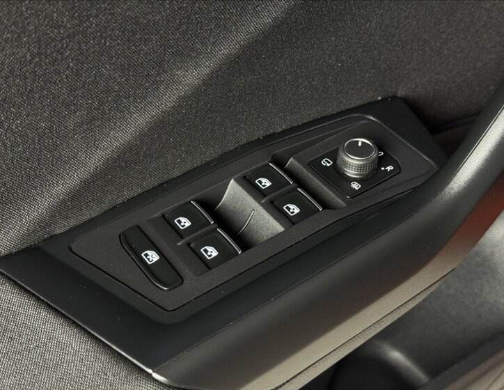 Volkswagen T-Roc SUV / Terénní 1,5 l 110 kw