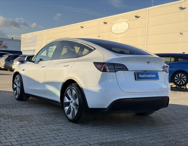 Tesla Model Y 3