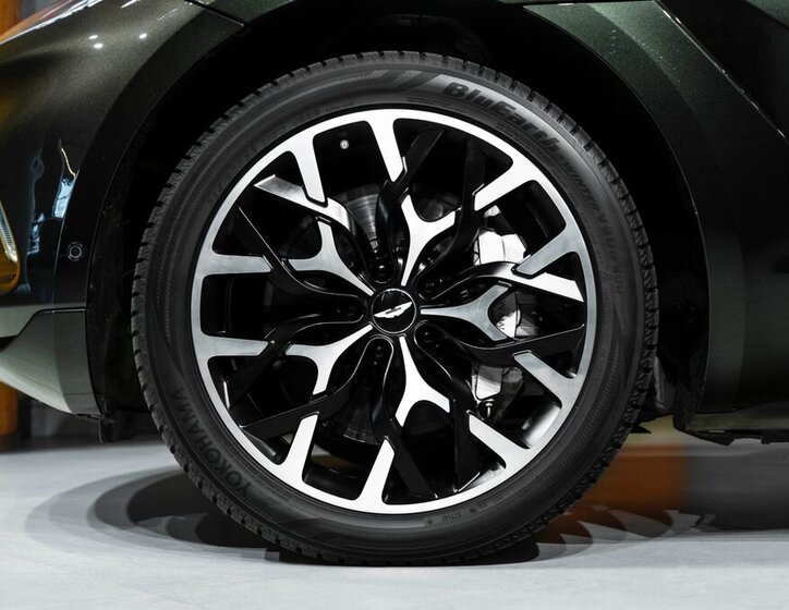 Aston Martin Ostatní SUV 4,0 l 405 kw