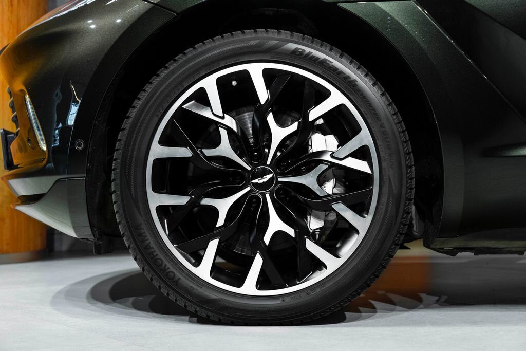 Aston Martin Ostatní SUV 4,0 l 405 kw