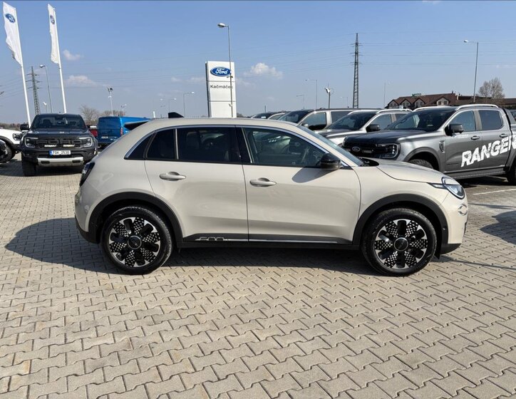 Fiat 600 SUV / Terénní 1,2 l 100 kw