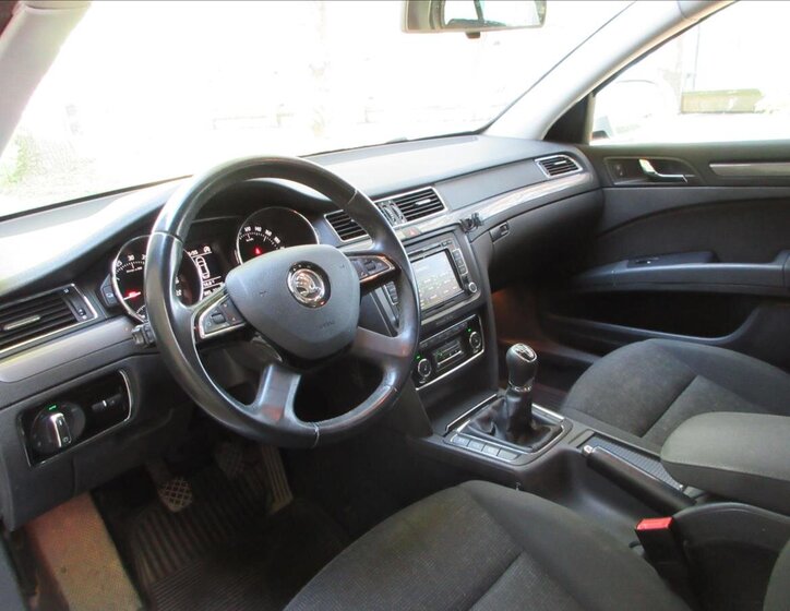 Škoda Superb Sedan / Limuzína 2,0 l 103 kw