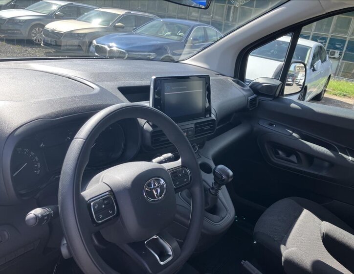 Toyota ProAce Kombi 1,2 l 81 kw