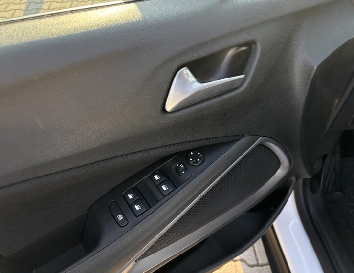 Opel Crossland SUV / Terénní 1,2 l 96 kw