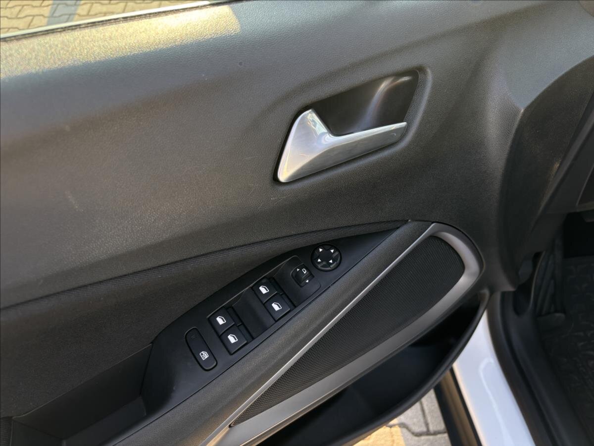 Opel Crossland SUV / Terénní 1,2 l 96 kw