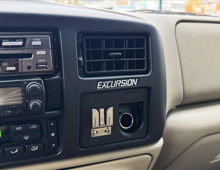 Ford Excursion SUV 6,0 l 239 kw