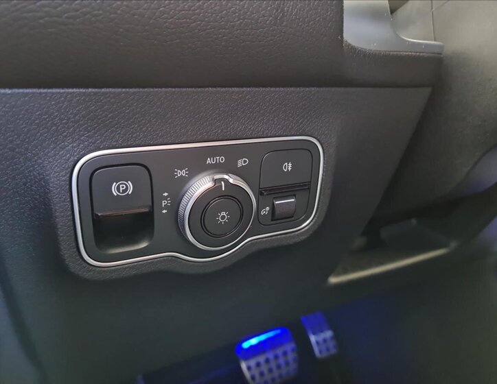 Mercedes-Benz GLB 11