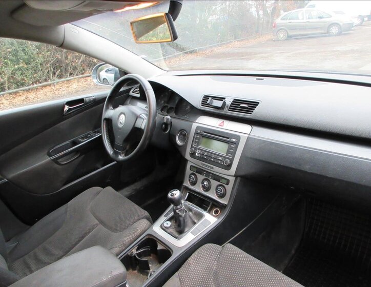 Volkswagen Passat Sedan 2,0 l 103 kw