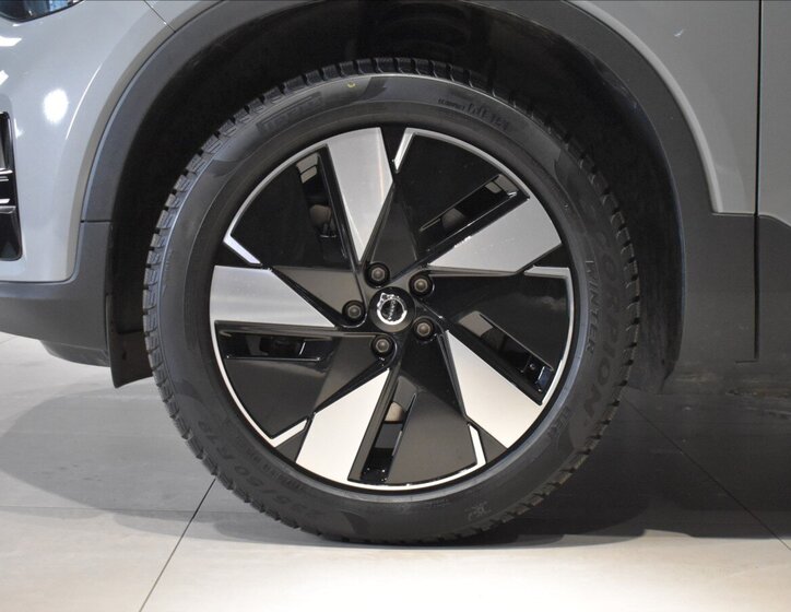 Volvo EX40 SUV 0,0 185 kw