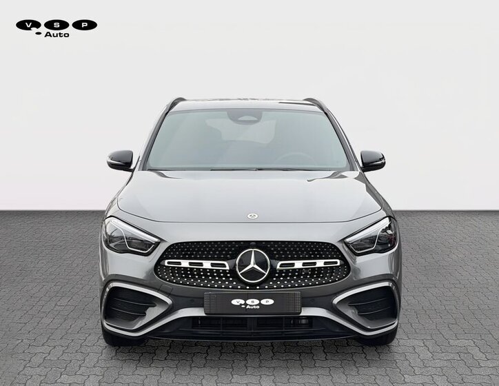 Mercedes-Benz GLA 8