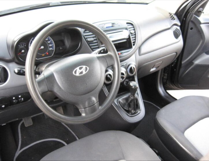 Hyundai i10 12