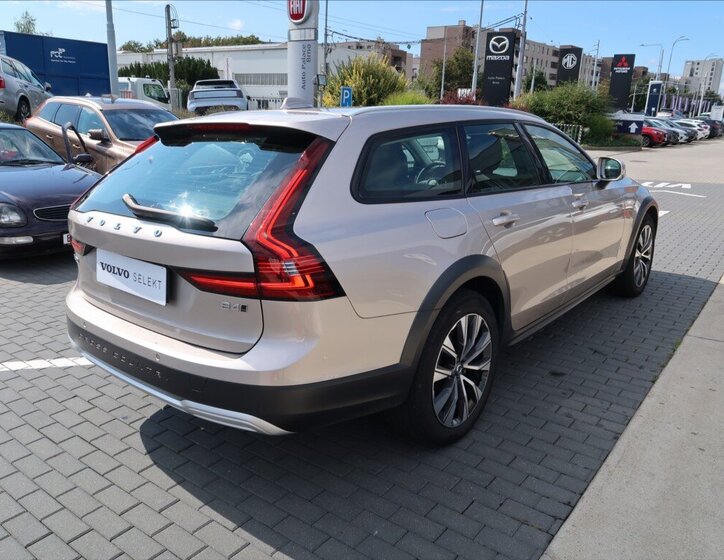 Volvo V90 5