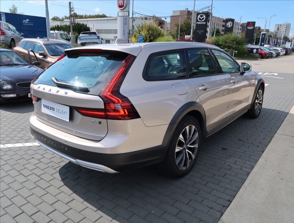 Volvo V90