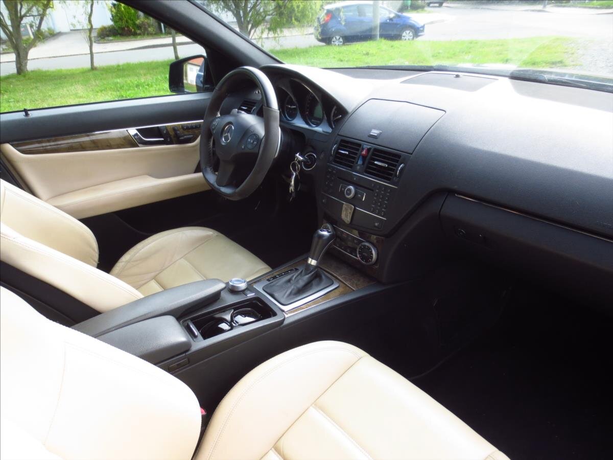 Mercedes-Benz Třídy C Kombi 6,2 l 336 kw