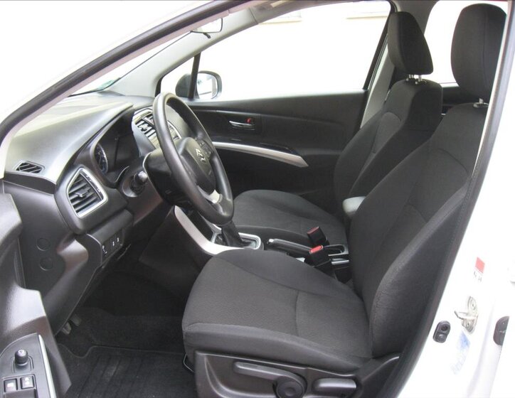 Suzuki S-Cross Hatchback 998,0 82 kw