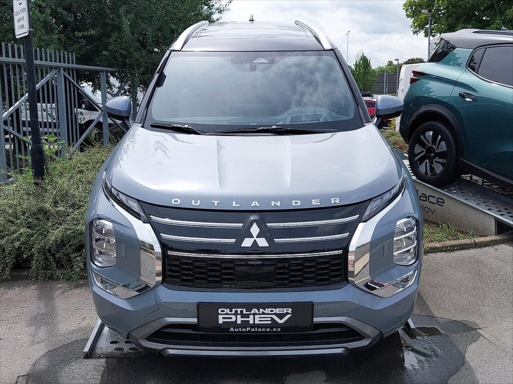 Mitsubishi Outlander SUV 2,4 l 225 kw