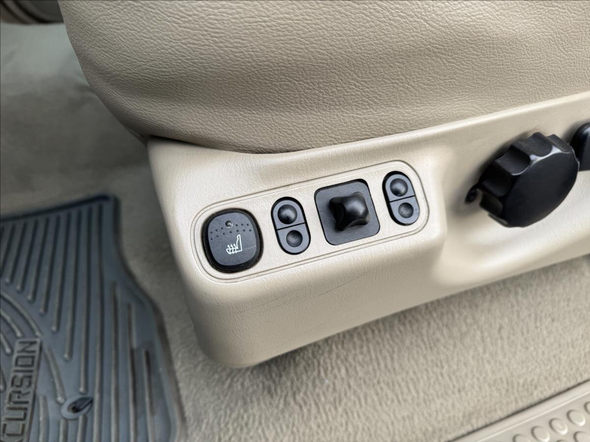 Ford Excursion SUV / Terénní 6,0 l 239 kw