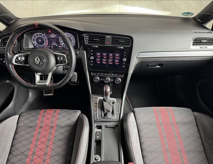 Volkswagen Golf Hatchback 2,0 l 213 kw