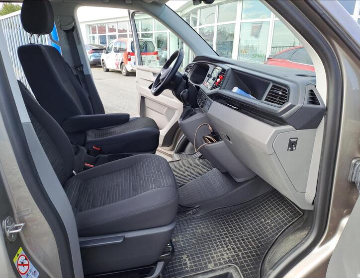 Volkswagen Caravelle 9