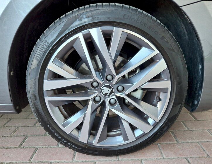 Škoda Octavia Sedan / Limuzína 1,5 l 110 kw