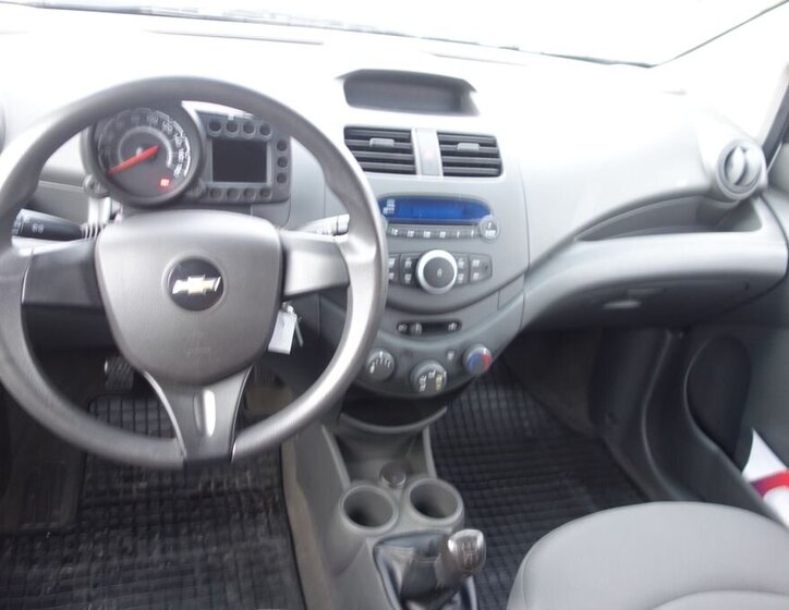 Chevrolet Spark 9
