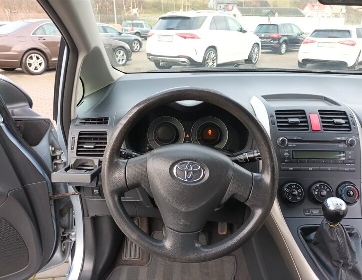 Toyota Auris Hatchback 1,4 l 66 kw